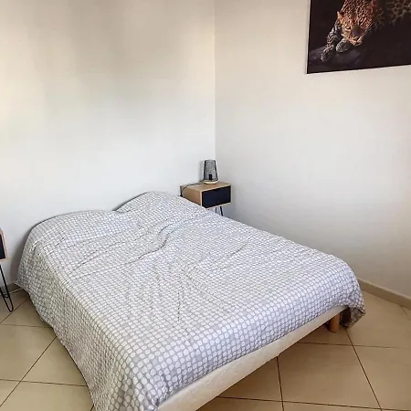 Maison Plain-pied Climatisee Avec Piscine A - Fr-1-732-40 *